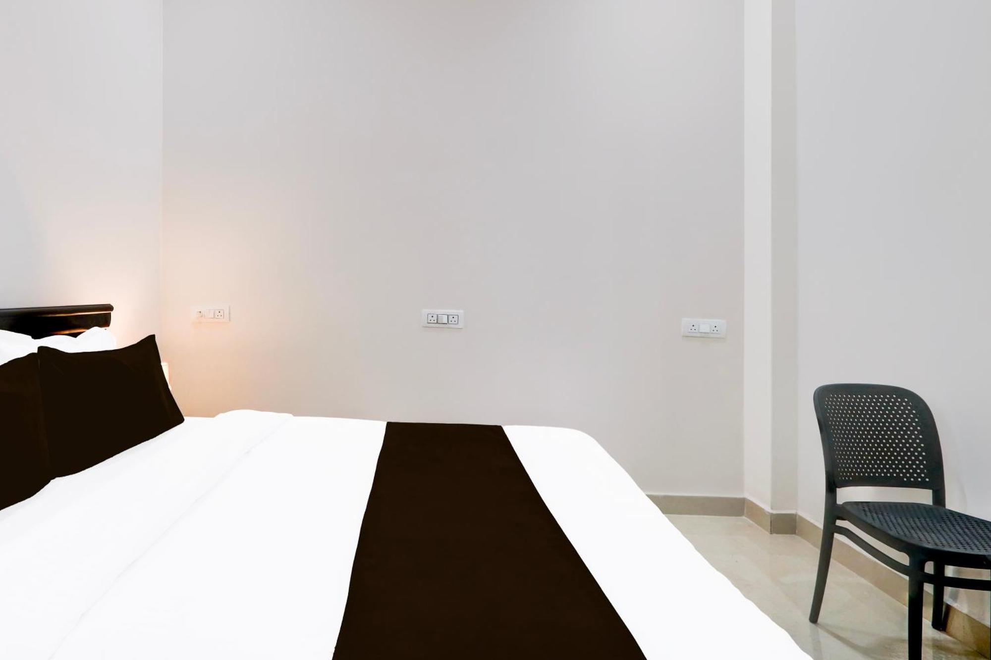 Super Hotel O Adibatla Near Tcs Ibrahimpatan Bagian luar foto