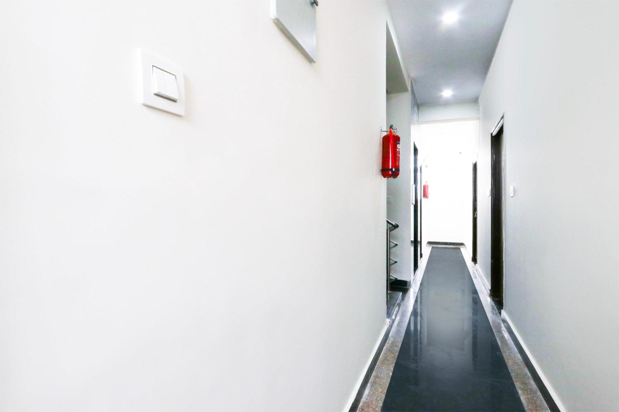 Super Hotel O Adibatla Near Tcs Ibrahimpatan Bagian luar foto