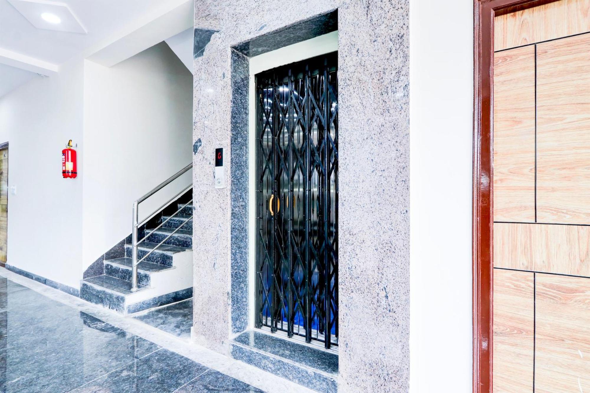 Super Hotel O Adibatla Near Tcs Ibrahimpatan Bagian luar foto