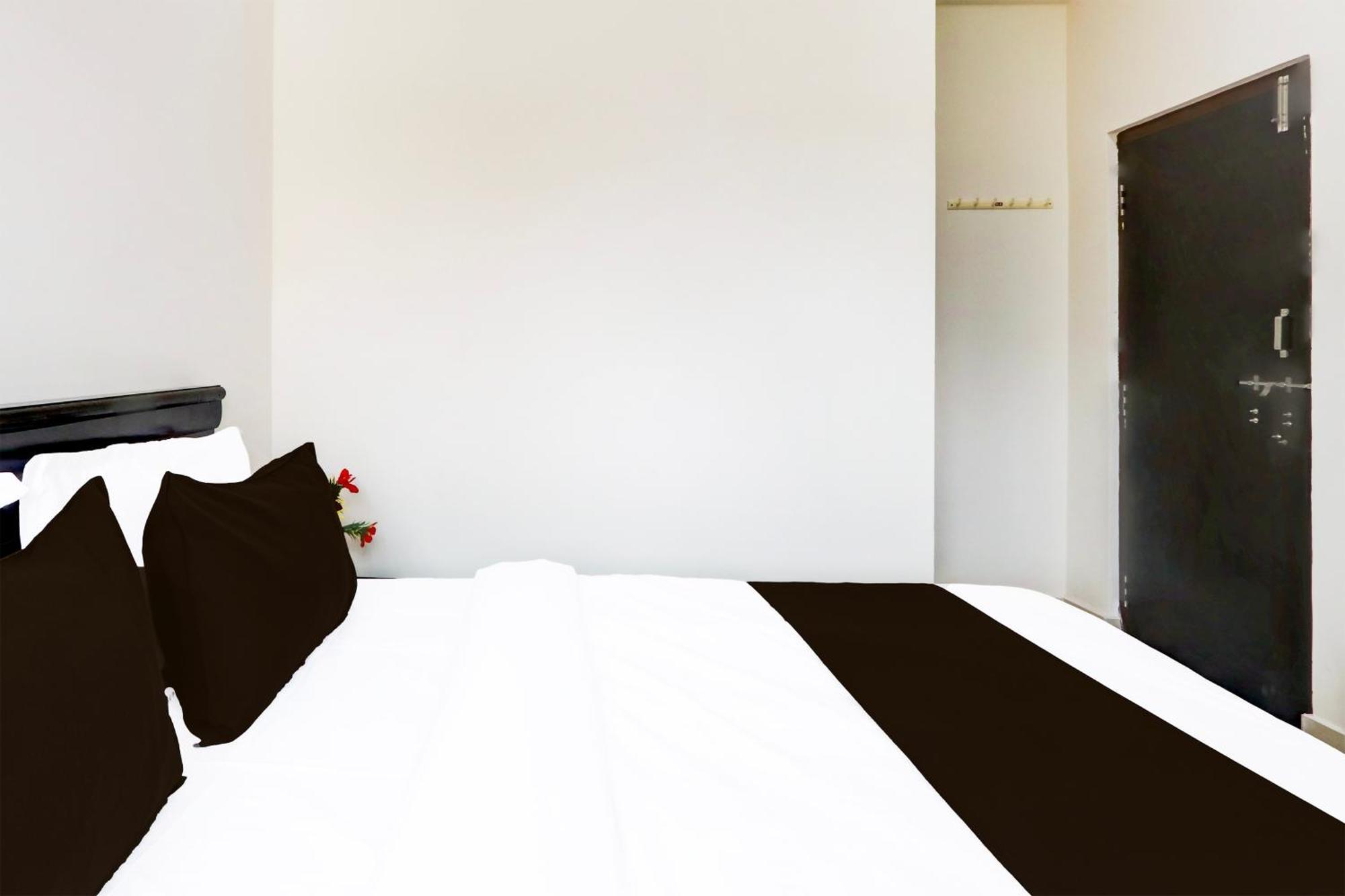 Super Hotel O Adibatla Near Tcs Ibrahimpatan Bagian luar foto